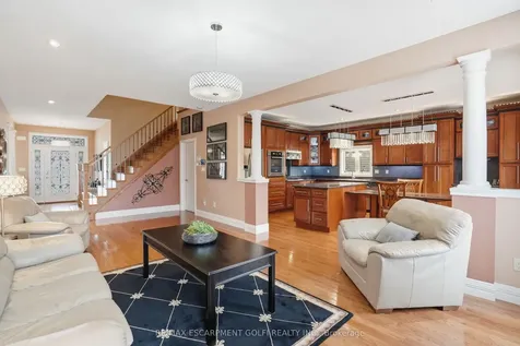 256 Highland Road W Hamilton ON L8J 2V2