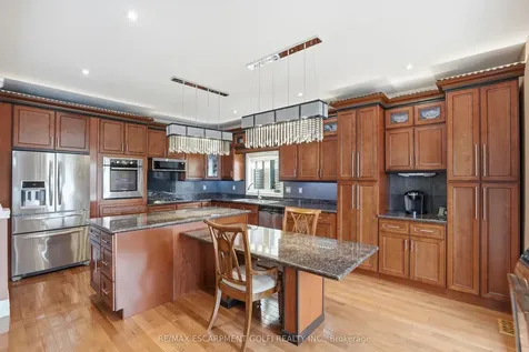 256 Highland Road W Hamilton ON L8J 2V2