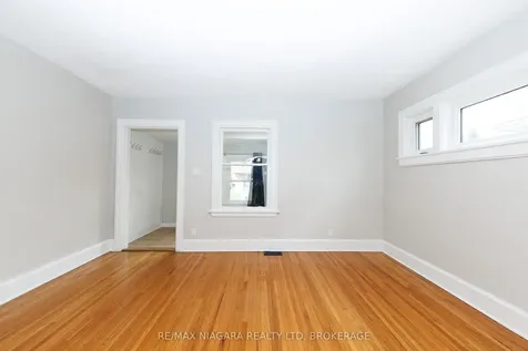 5015 Fifth Avenue Niagara Falls ON L2E 4S6