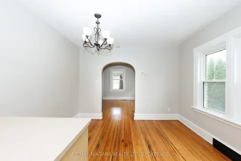 5015 Fifth Avenue Niagara Falls ON L2E 4S6