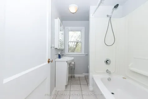 5015 Fifth Avenue Niagara Falls ON L2E 4S6