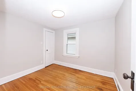 5015 Fifth Avenue Niagara Falls ON L2E 4S6