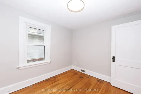 5015 Fifth Avenue Niagara Falls ON L2E 4S6