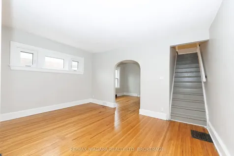 5015 Fifth Avenue Niagara Falls ON L2E 4S6