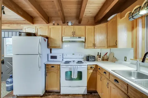 30 Mcvittie Island Bracebridge ON P1L 1W8