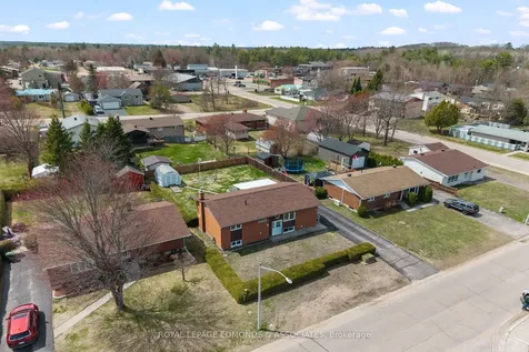 19 Algonquin Street Petawawa ON K8H 2B1