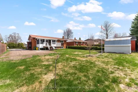 19 Algonquin Street Petawawa ON K8H 2B1