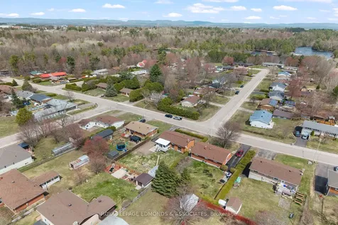 19 Algonquin Street Petawawa ON K8H 2B1