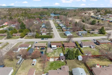 19 Algonquin Street Petawawa ON K8H 2B1