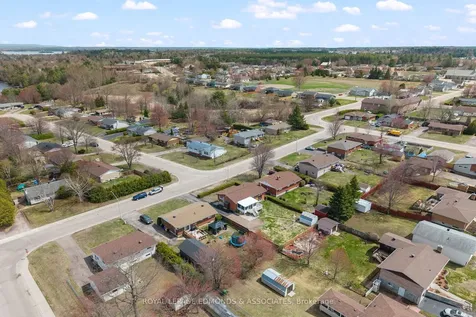 19 Algonquin Street Petawawa ON K8H 2B1