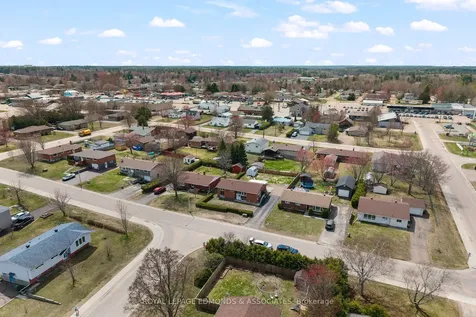 19 Algonquin Street Petawawa ON K8H 2B1