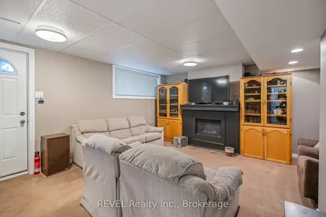 9 Fitzroy Lane St. Catharines ON L2M 6N6