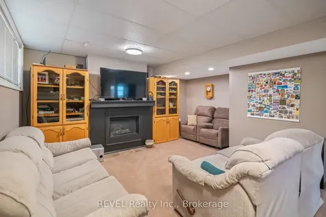 9 Fitzroy Lane St. Catharines ON L2M 6N6