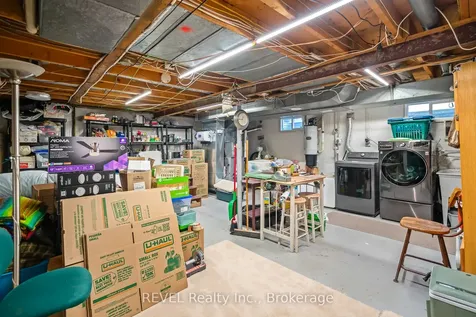 9 Fitzroy Lane St. Catharines ON L2M 6N6