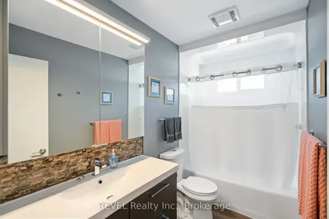 9 Fitzroy Lane St. Catharines ON L2M 6N6