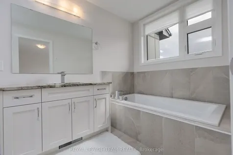 506 Cobra Crescent Kanata ON K2V 0T6