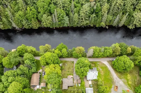 1136 Springdale Shores Private Bracebridge ON P1L 1W9
