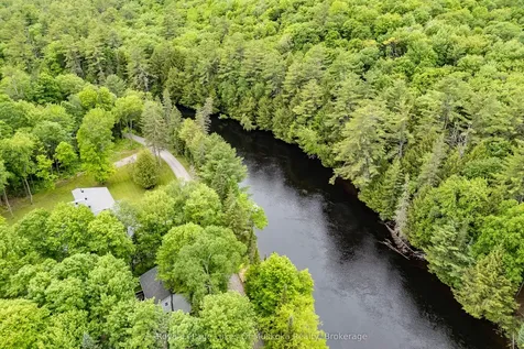 1136 Springdale Shores Private Bracebridge ON P1L 1W9