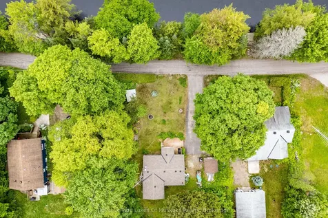 1136 Springdale Shores Private Bracebridge ON P1L 1W9