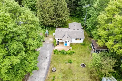 1136 Springdale Shores Private Bracebridge ON P1L 1W9