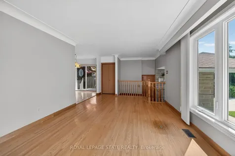 40 Bermuda Court Hamilton ON L9C 2J8