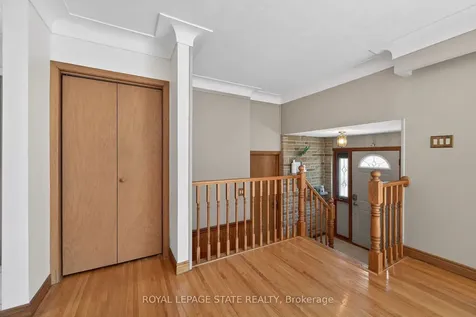 40 Bermuda Court Hamilton ON L9C 2J8