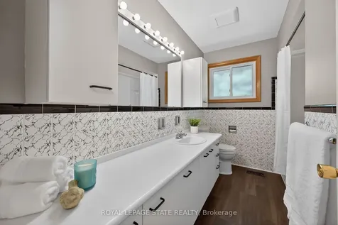 40 Bermuda Court Hamilton ON L9C 2J8