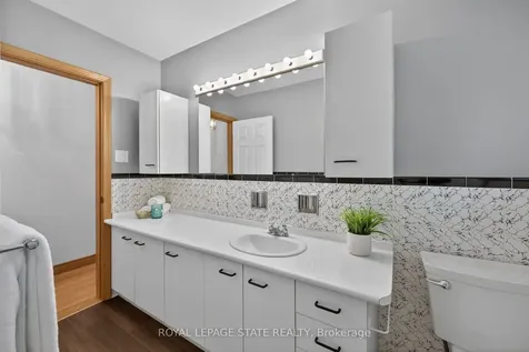 40 Bermuda Court Hamilton ON L9C 2J8