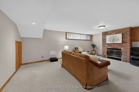 40 Bermuda Court Hamilton ON L9C 2J8