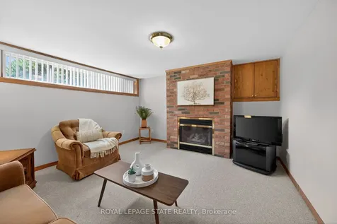 40 Bermuda Court Hamilton ON L9C 2J8