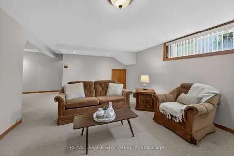 40 Bermuda Court Hamilton ON L9C 2J8