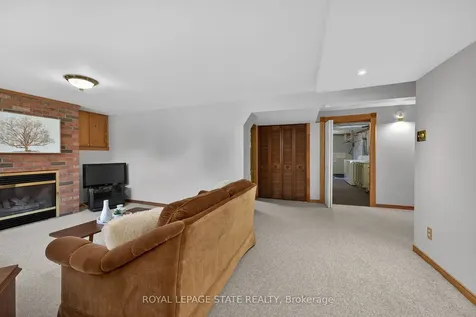 40 Bermuda Court Hamilton ON L9C 2J8
