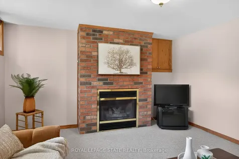 40 Bermuda Court Hamilton ON L9C 2J8