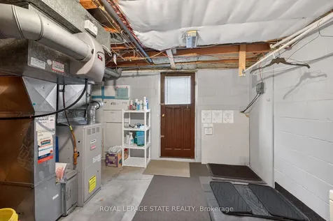 40 Bermuda Court Hamilton ON L9C 2J8