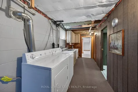 40 Bermuda Court Hamilton ON L9C 2J8