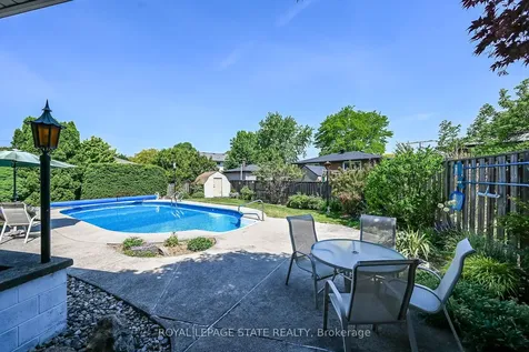 40 Bermuda Court Hamilton ON L9C 2J8