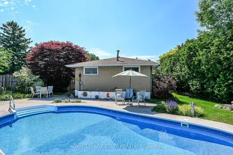 40 Bermuda Court Hamilton ON L9C 2J8