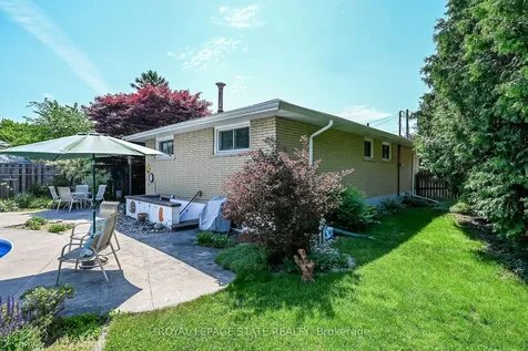 40 Bermuda Court Hamilton ON L9C 2J8
