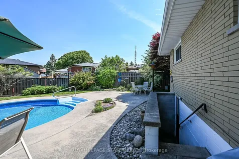 40 Bermuda Court Hamilton ON L9C 2J8