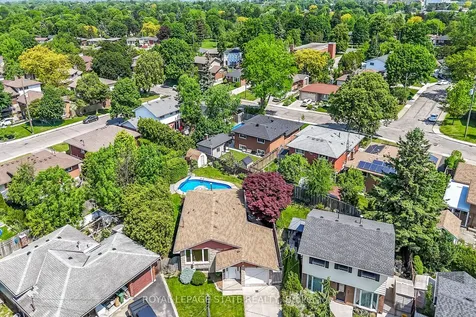 40 Bermuda Court Hamilton ON L9C 2J8