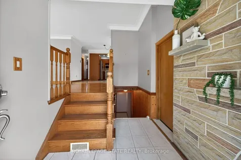 40 Bermuda Court Hamilton ON L9C 2J8