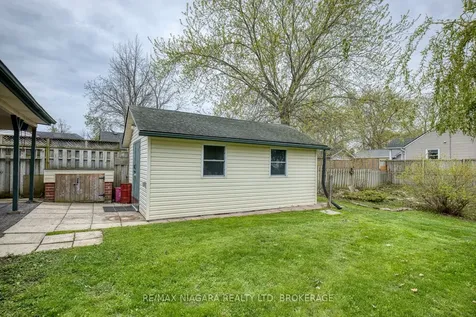 301 Highland Avenue Fort Erie ON L2A 2Y1