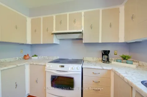 16 Sugar Maple Place Kitchener ON N2N 1Y3