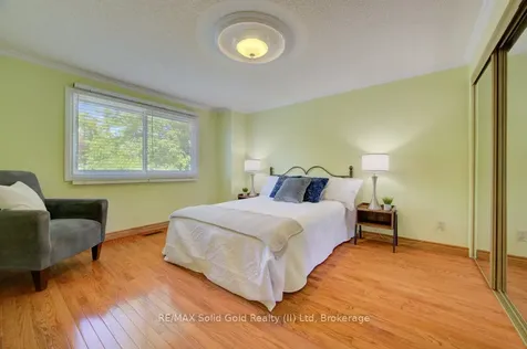 16 Sugar Maple Place Kitchener ON N2N 1Y3