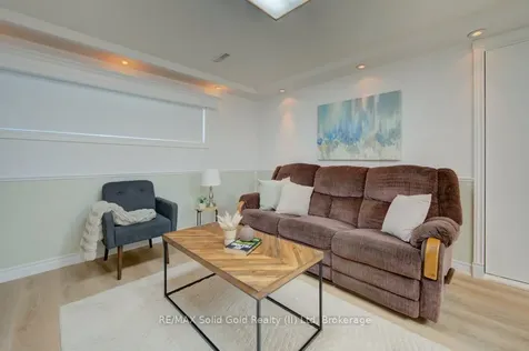16 Sugar Maple Place Kitchener ON N2N 1Y3