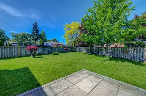 16 Sugar Maple Place Kitchener ON N2N 1Y3