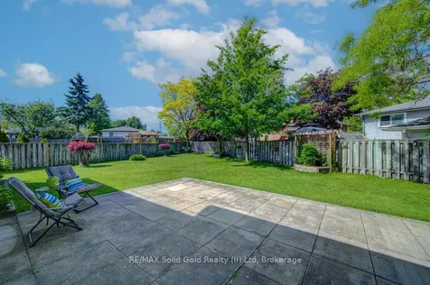16 Sugar Maple Place Kitchener ON N2N 1Y3