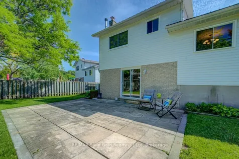 16 Sugar Maple Place Kitchener ON N2N 1Y3