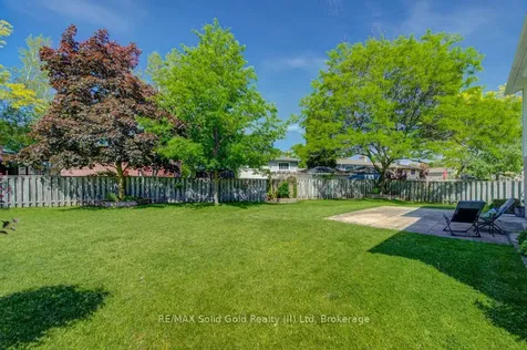 16 Sugar Maple Place Kitchener ON N2N 1Y3