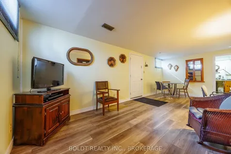 41 Ferndale Avenue St. Catharines ON L2P 1V9